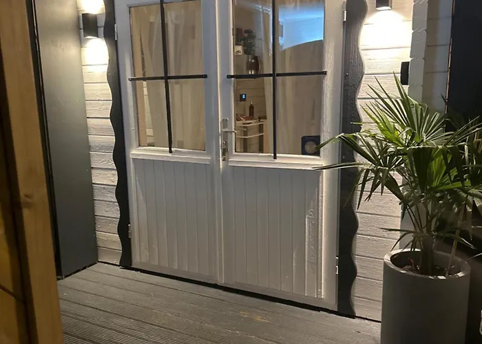 Holzhaus 公寓 勒沃库森