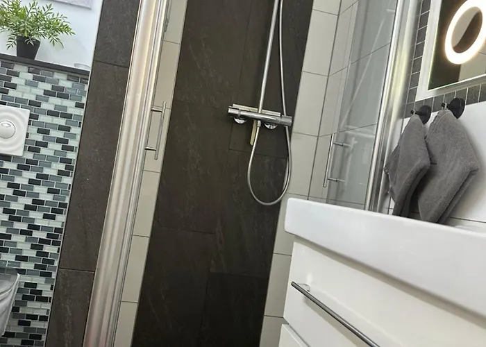 Holzhaus 公寓 勒沃库森